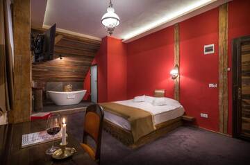 Фото номера Улучшенный двухместный номер с 1 кроватью Отель Castle Hotel Daniel г. Baraolt 14