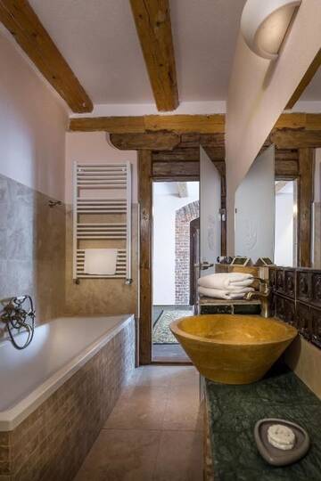 Фото номера Улучшенный двухместный номер с 1 кроватью Отель Castle Hotel Daniel г. Baraolt 23