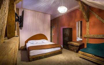Фото номера Улучшенный двухместный номер с 1 кроватью Отель Castle Hotel Daniel г. Baraolt 11